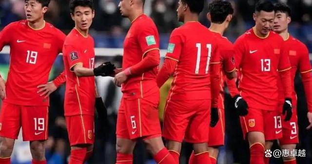 B体育-关于国足水平差原因揭露：窝在中超1年踢78分钟挣300万的信息