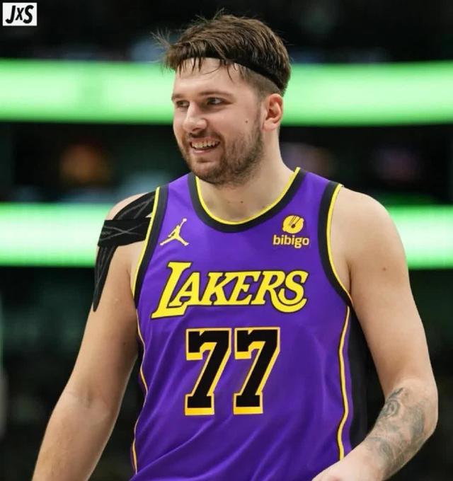 B体育-东契奇期待未来携手“紫金军团”夺冠，NBA湖人队即将进入新时代(东契奇荣誉nba)