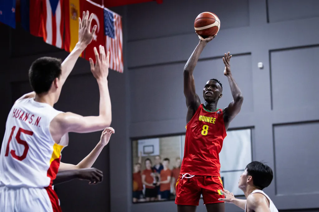 B体育-U19男篮世界杯排位赛-郇斯楠16+9+4中国不敌法国(郇斯枫郇斯楠谁天赋好)