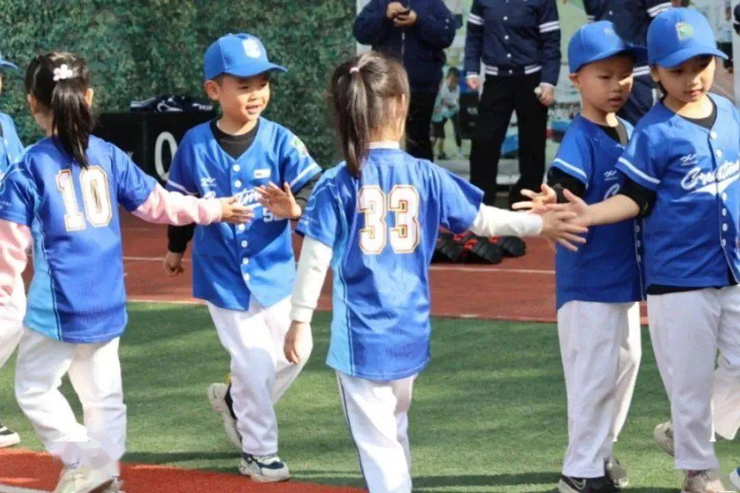 B体育-胜利的喜悦属于那些全心投入比赛的队员们(胜利的喜悦文案)