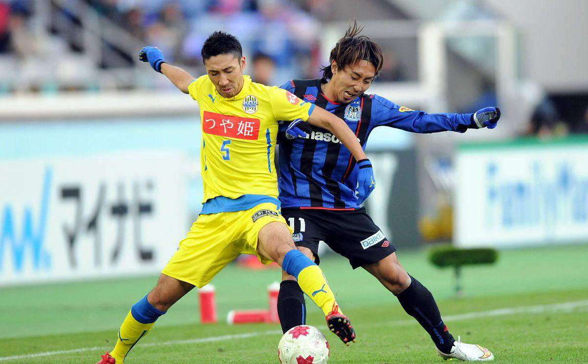 B体育-格勒鲁斯维尔主场惨败，遭遇失利痛苦(罗森博格vs利勒斯特罗姆比赛腰斩)